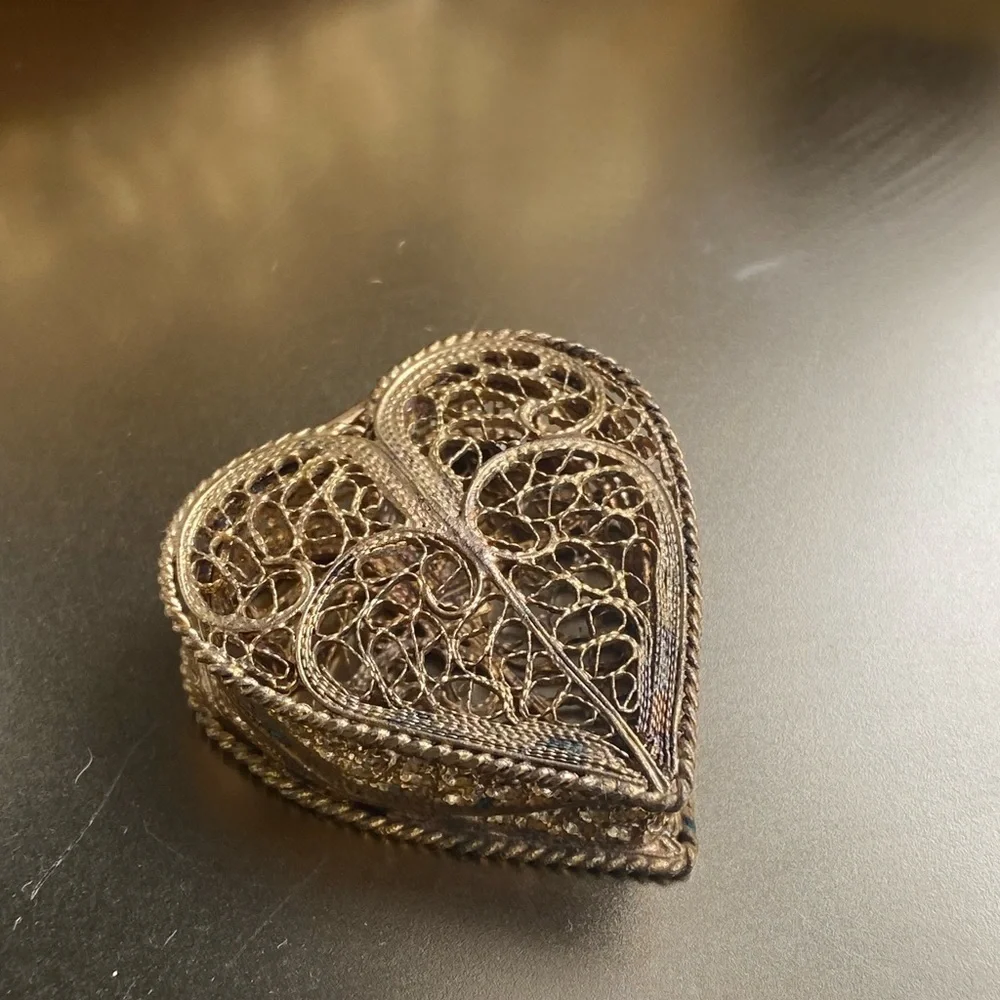 𝅺antique Signed CU Gold Gilt Filigree 1.5” mini heart proposal box